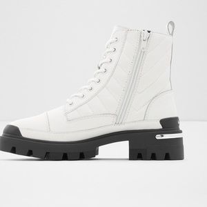 Aldo Women’s White Quilted Combat Boots with Lug Sole. NWOB. Size 7.5